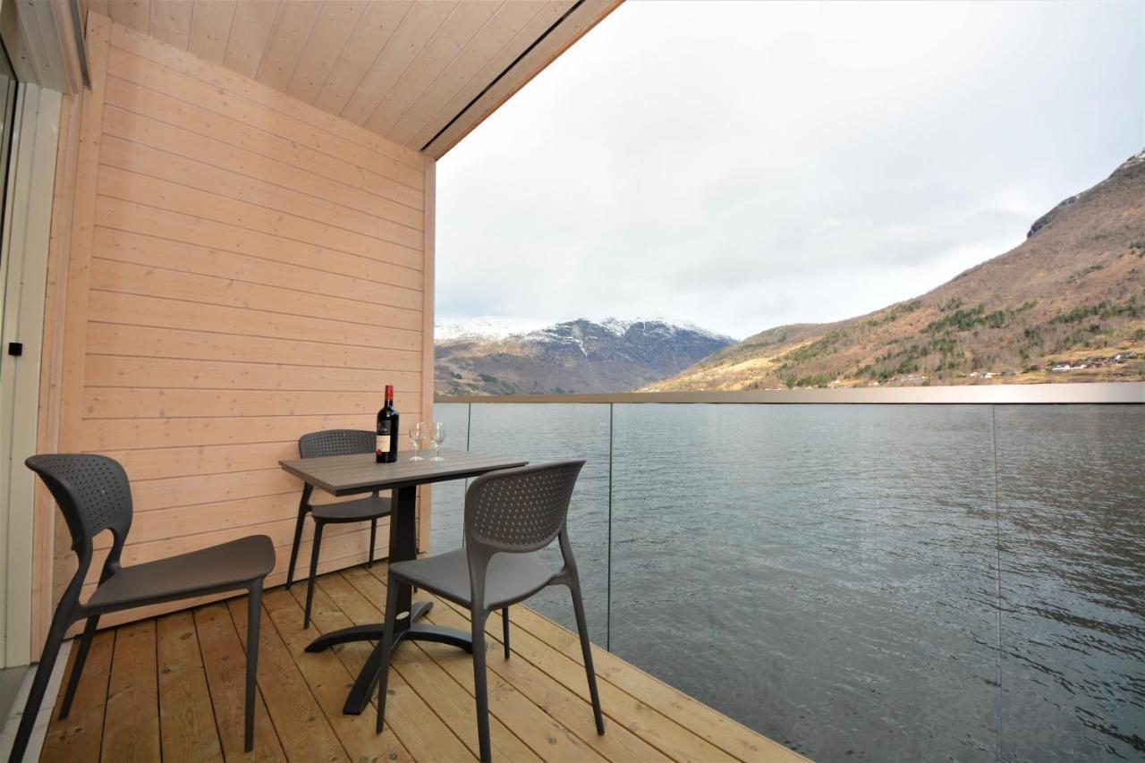 Nesset Fjordcamping Olden Esterno foto