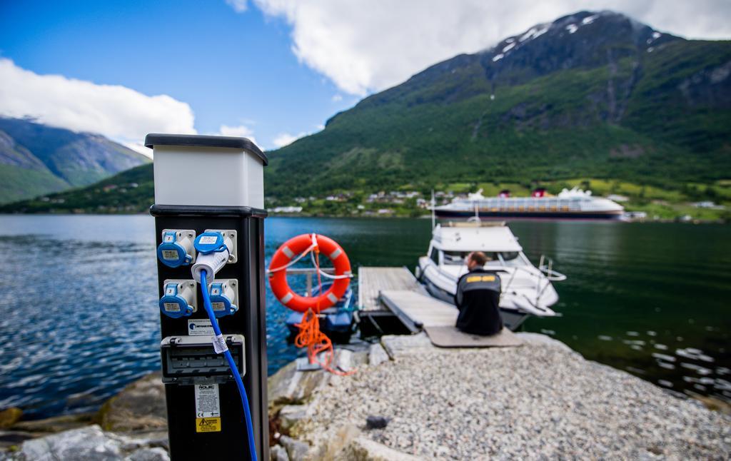 Nesset Fjordcamping Olden Esterno foto