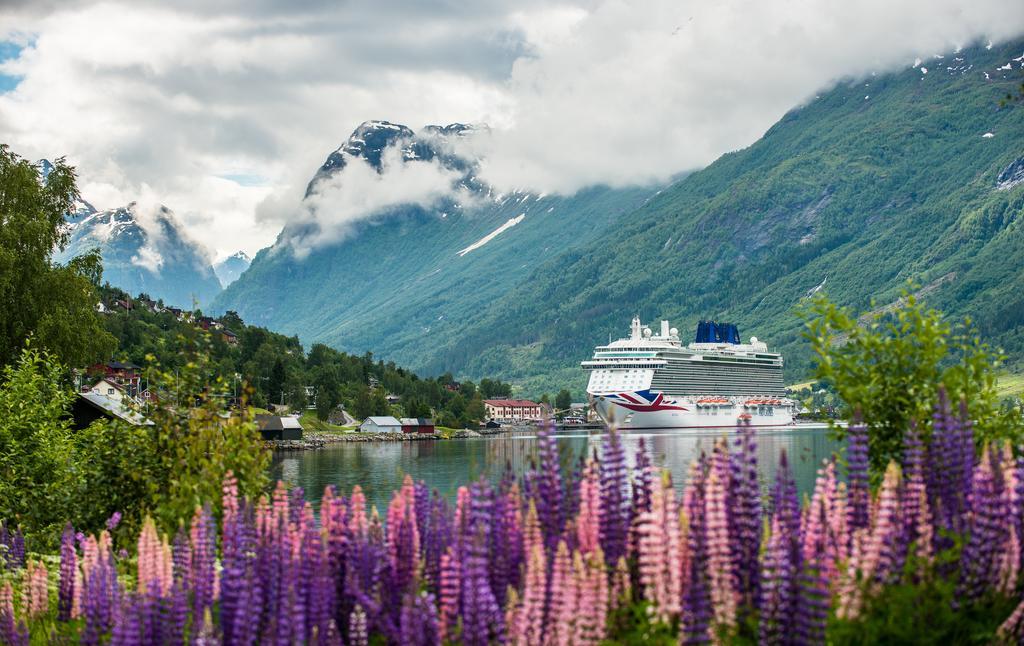 Nesset Fjordcamping Olden Esterno foto
