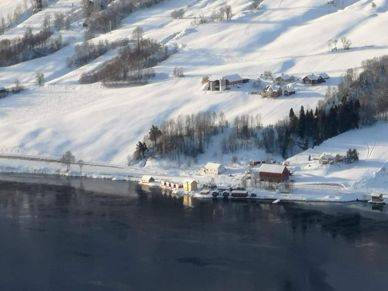 Nesset Fjordcamping Olden Esterno foto