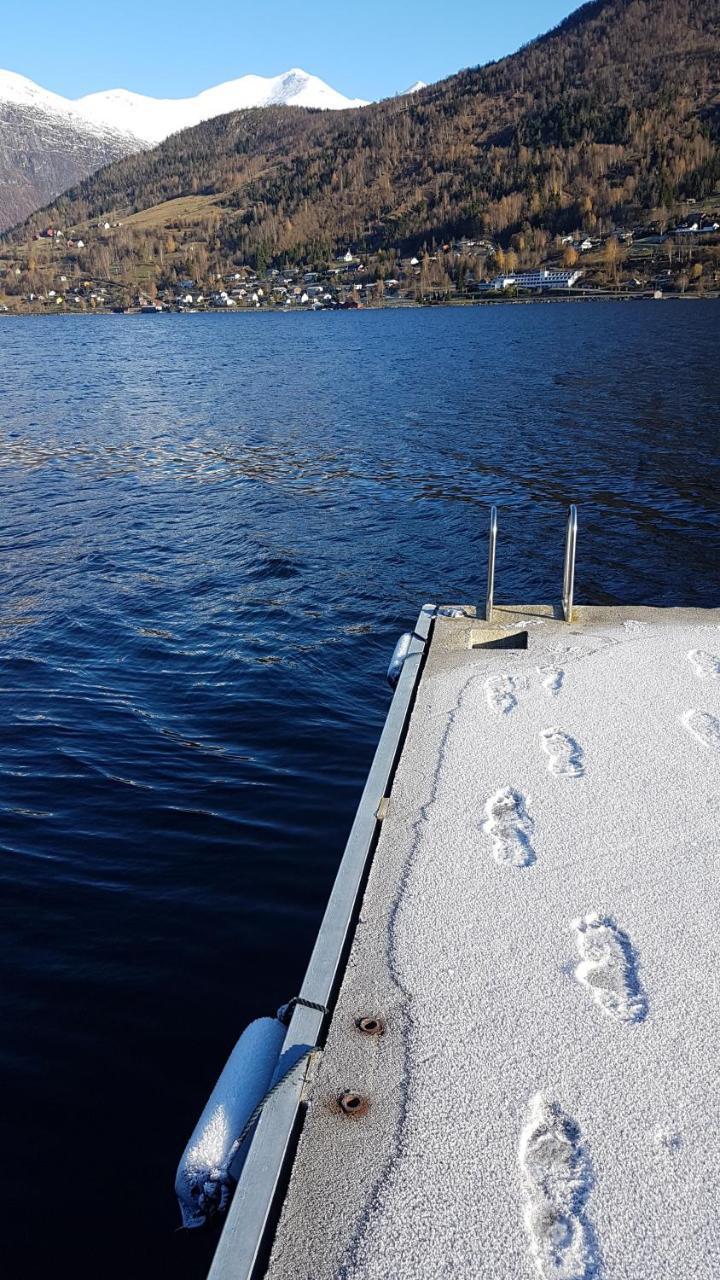 Nesset Fjordcamping Olden Esterno foto